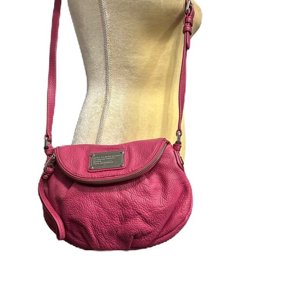 Excellent Marc Jacobs Iconic Mini Natasha Hot Pink Pebble Leather
